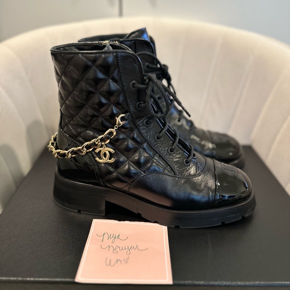 Chanel Shiny Lambskin Leather boots with CC chain - size 38C - Picture 3 of 15